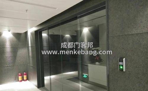 玻璃自動門會搖晃,自動門移動緩慢